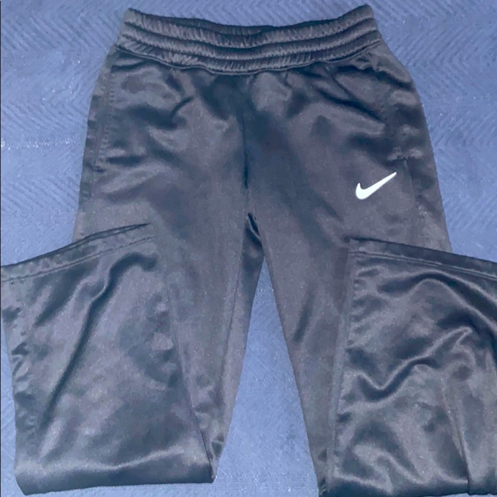 Nike thermal medium boys